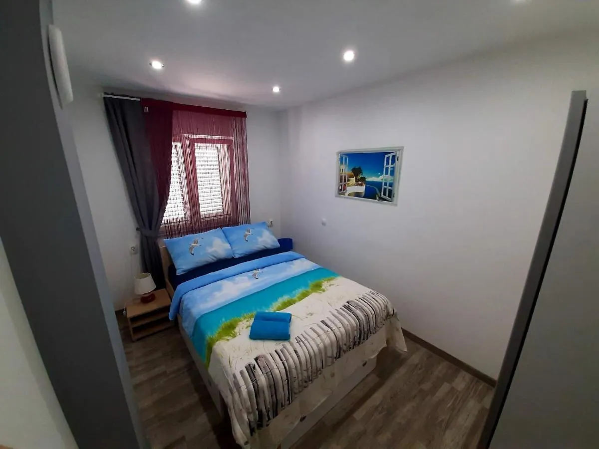 Apartmani Villa Anna Razanac 0*,